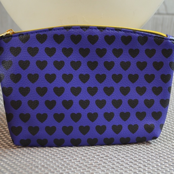 ipsy Handbags - IPSY Black heart Bag